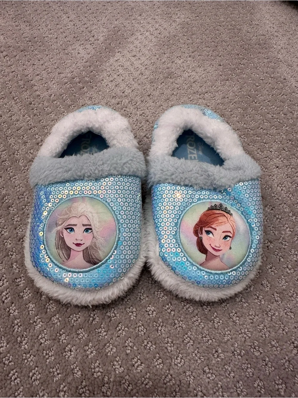 Disney Frozen 2 Anna and Elsa Girls Slippers, Size 9/10, Pre-owned